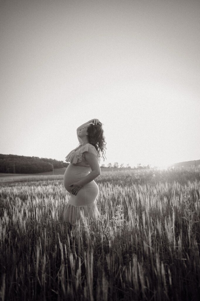 Babybauchfotos Göttingen Outdoorshooting Sonnenuntergang