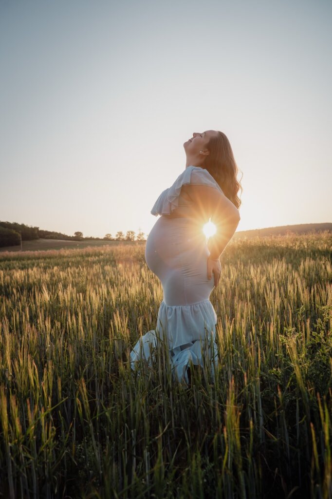 Babybauchfotos Göttingen Outdoorshooting Sonnenuntergang