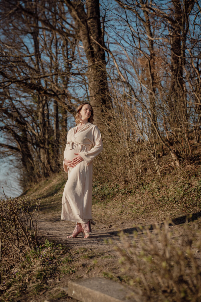 Babybauchfotos Göttingen Outdoorshooting Sonnenuntergang Kundenkleiderschrank