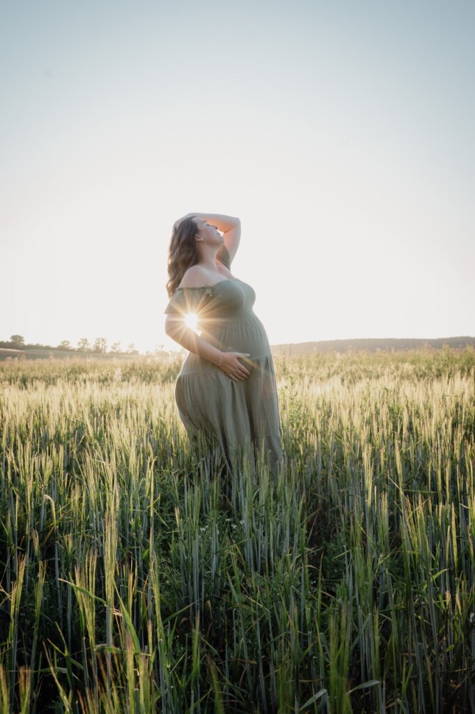 Babybauchfotos Göttingen Outdoorshooting Sonnenuntergang