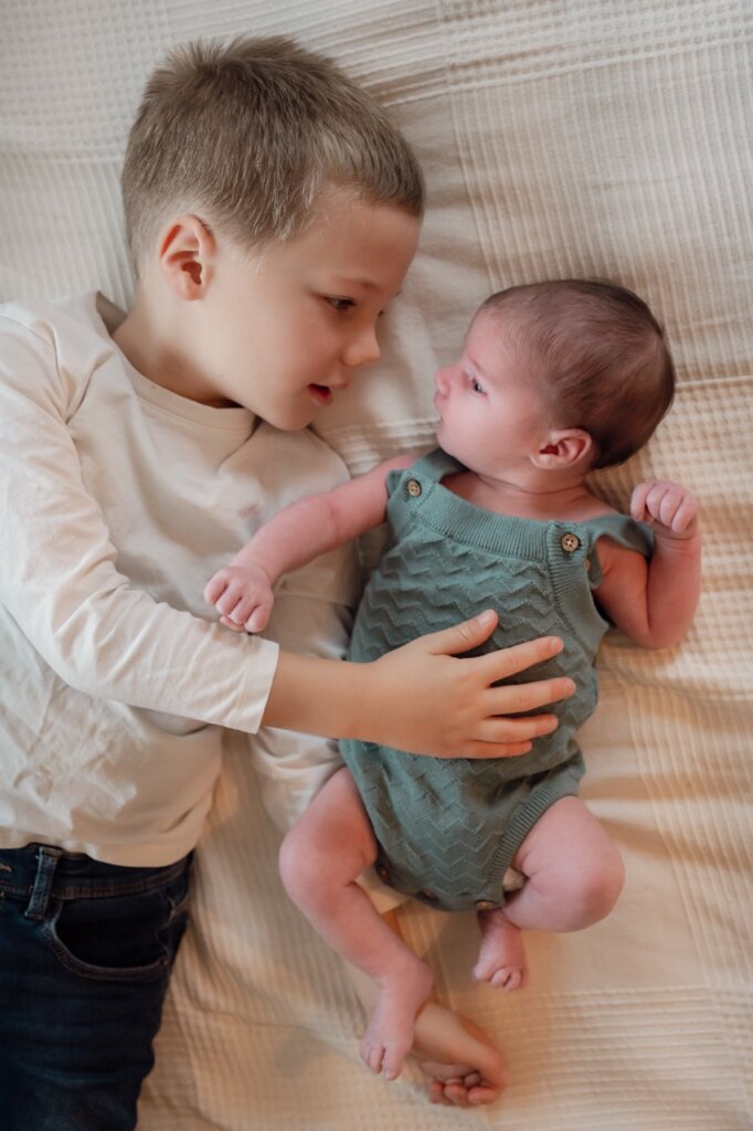Babyfotos Göttingen Homeshooting Geschwisterfoto